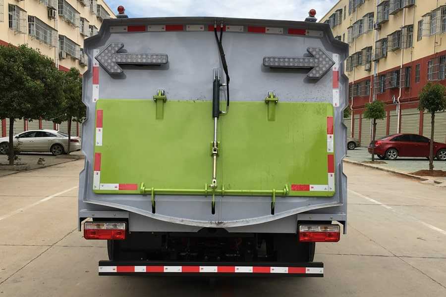 国六东风8方扫路车