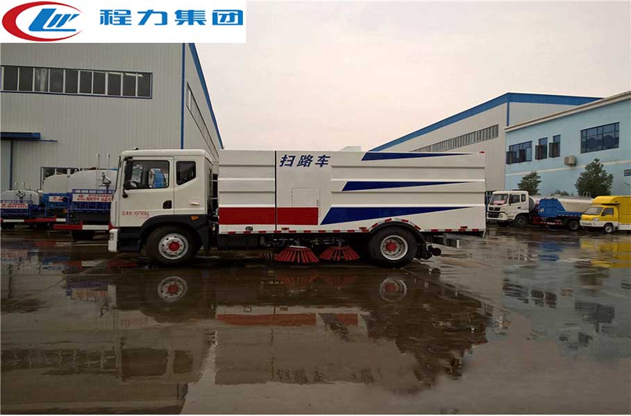 东风大多利卡10方扫路车