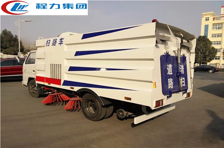 8方江铃扫路车