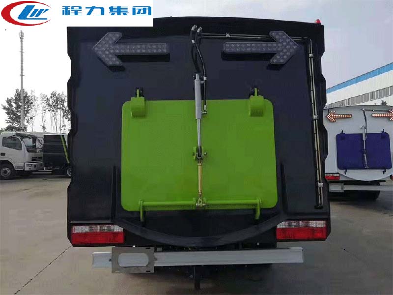 国六东风D6多利卡扫路车