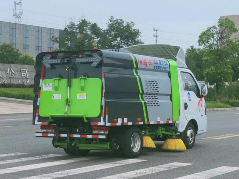 蓝牌东风途逸扫路车